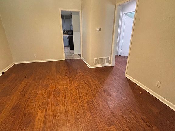 3rd image of 1204 Stuart Rd