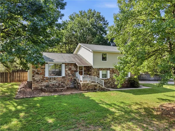 135 High Acres Dr, Russellville, AR 72802