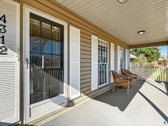 3rd image of 4312 Sullivan St