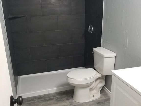 5th image of 5012 Winder Ct APT B