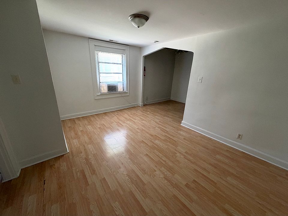 1st image of 2123 N College Ave APT 4