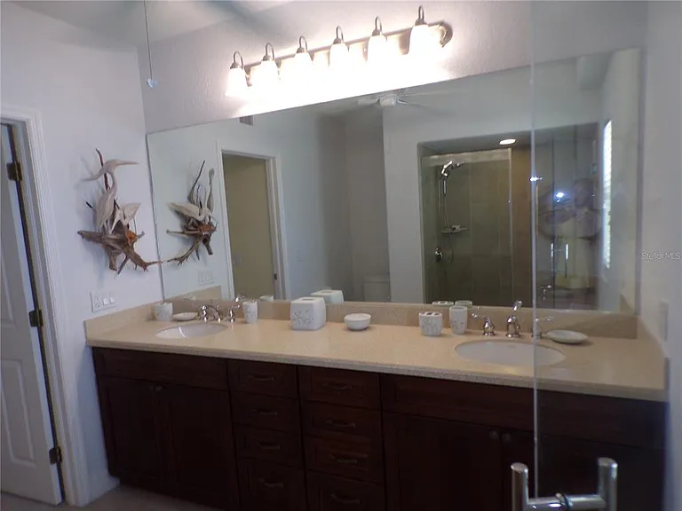 101 N Marion Ct #114 — Photo 24