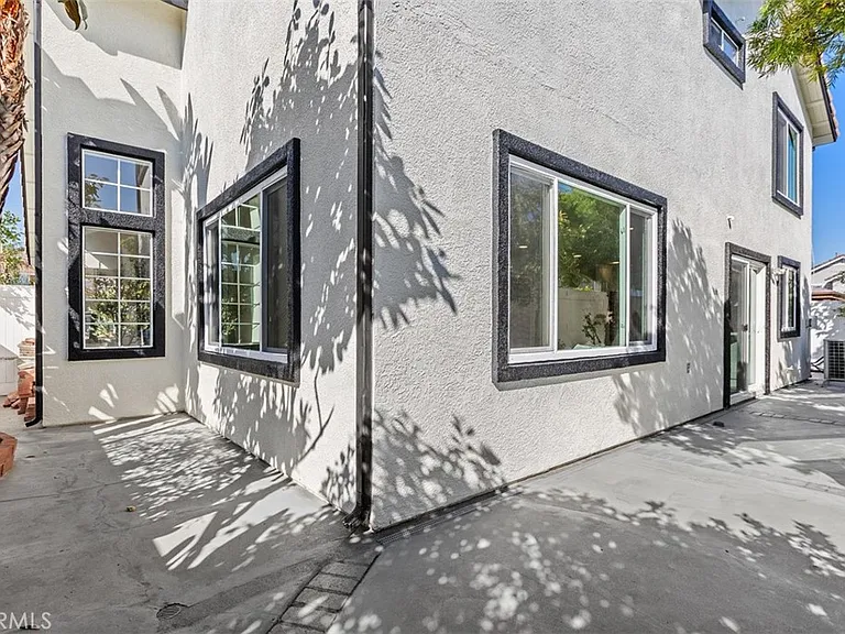 5 Chatri Cir — Photo 37
