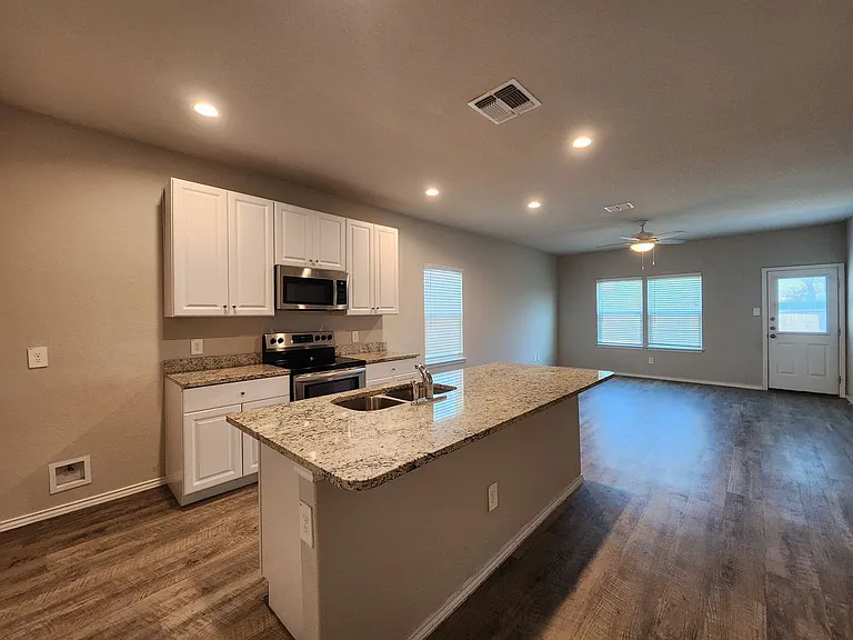 621 Jennifer Cv — Photo 6