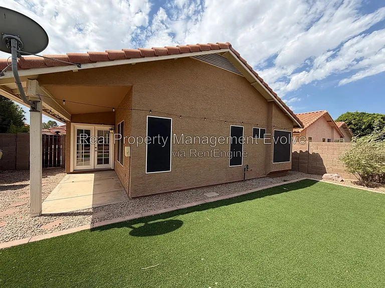 7568 W Kerry Ln — Photo 28