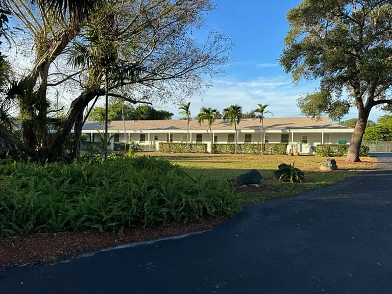 $995 Sec Dep Special With In Unit Laundry In Select Units In East Boca — Photo 9