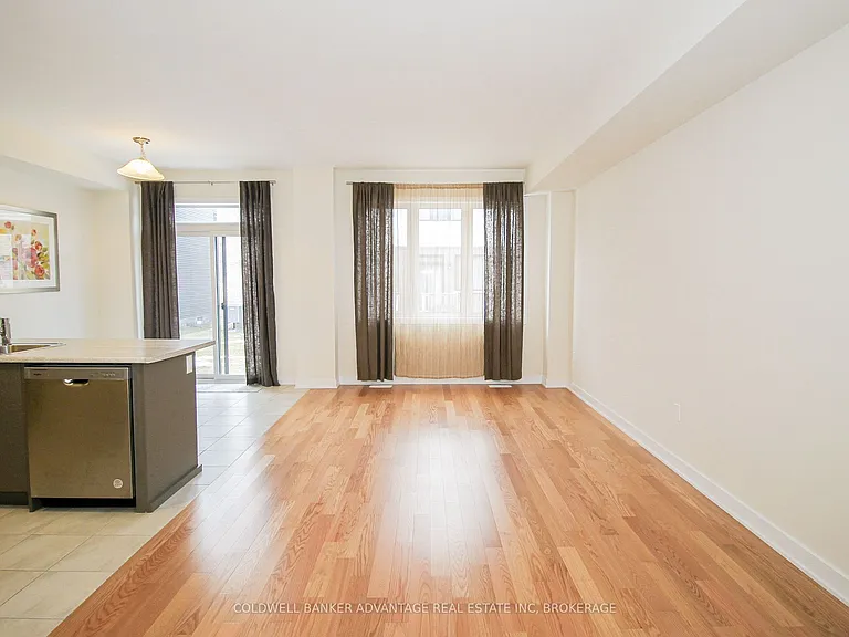 77 Keelson St — Photo 8