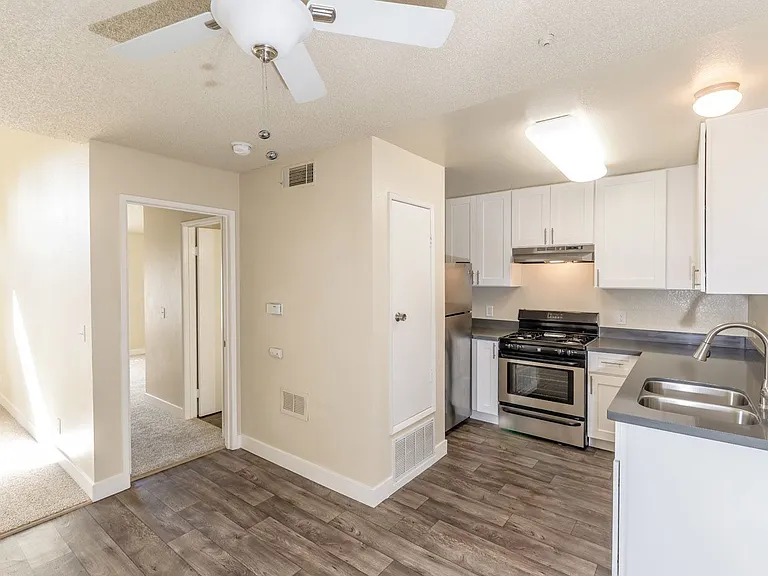 Crossbrook Apartments — Photo 13