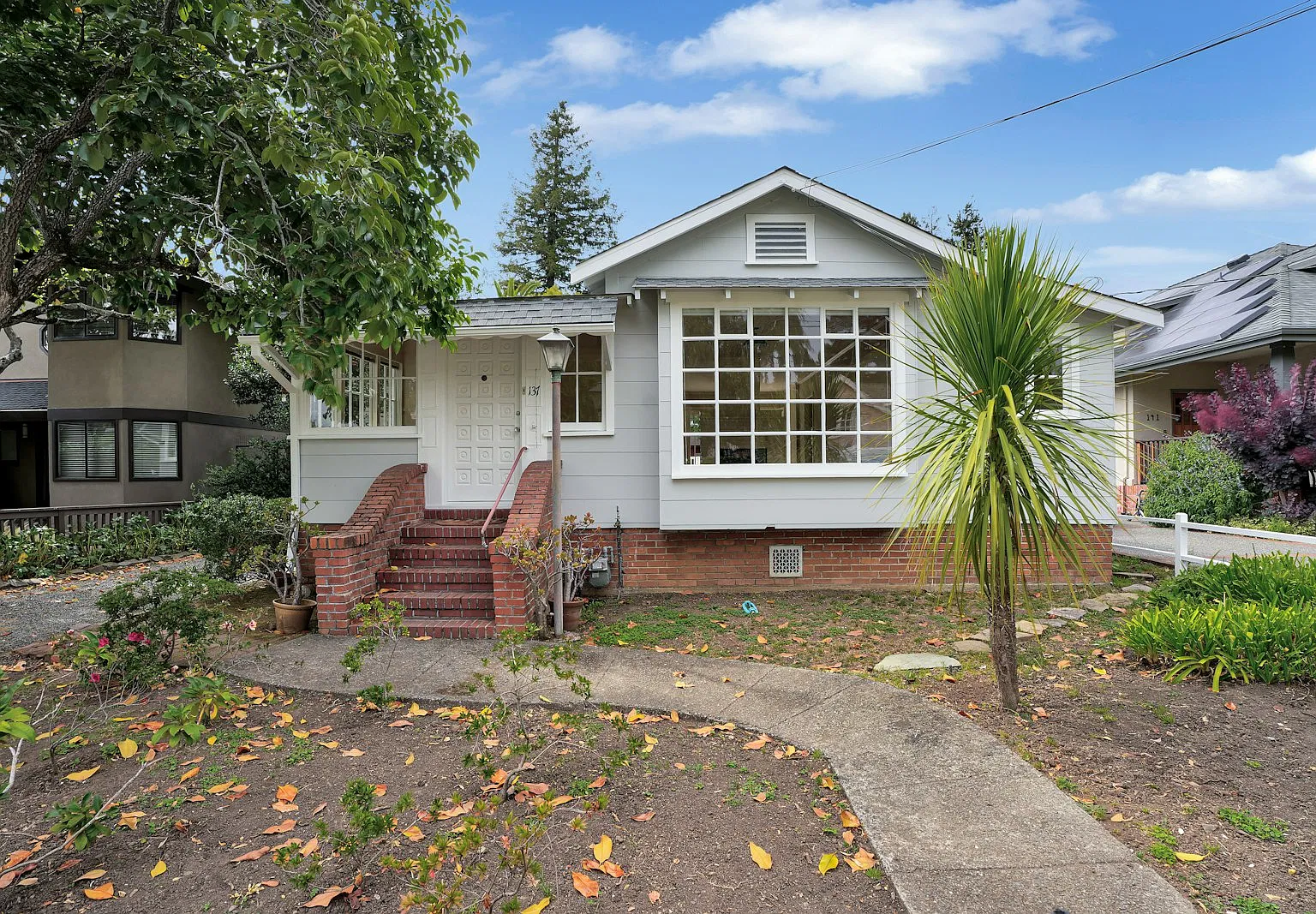 137 La Goma St — Photo 1