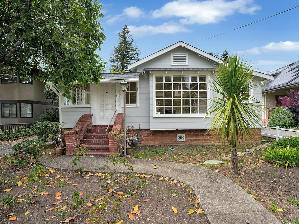137 La Goma St