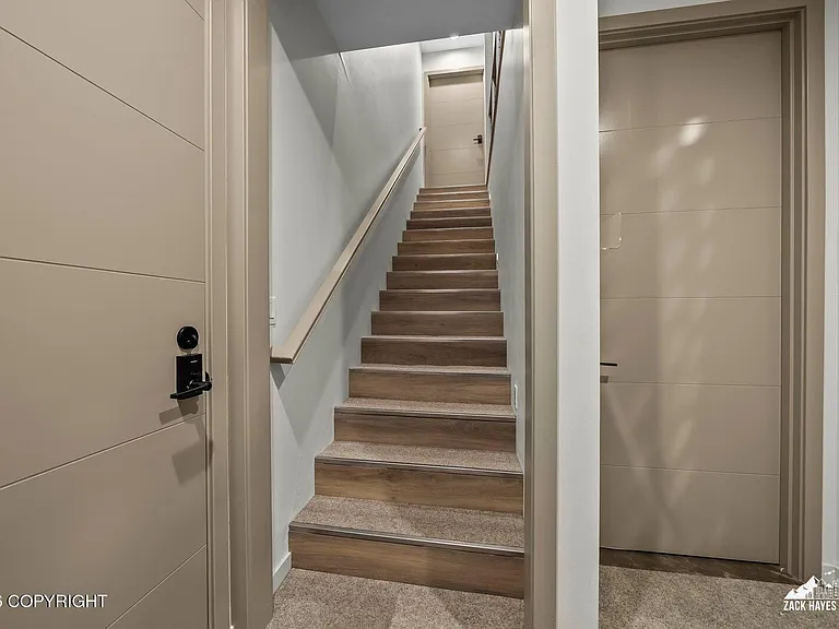 1785 Evangeline Ln — Photo 3