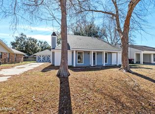 112 Village Green Dr, Youngsville, LA 70592