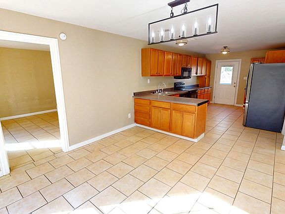 3rd image of 251 Harris Blvd