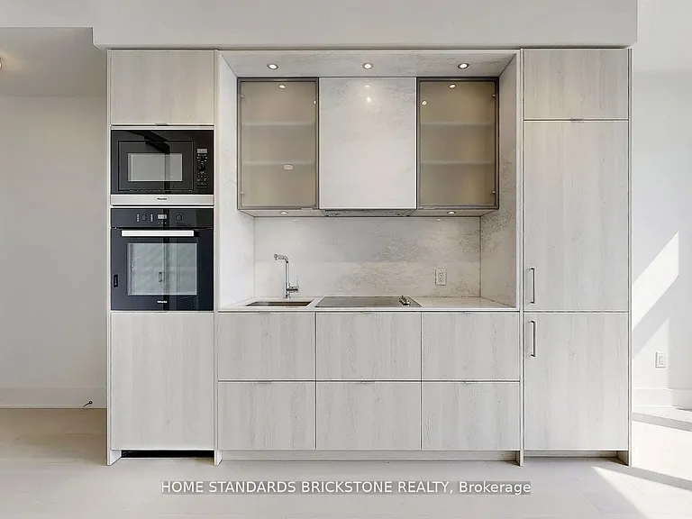 11 Yorkville Ave #6305 — Photo 5