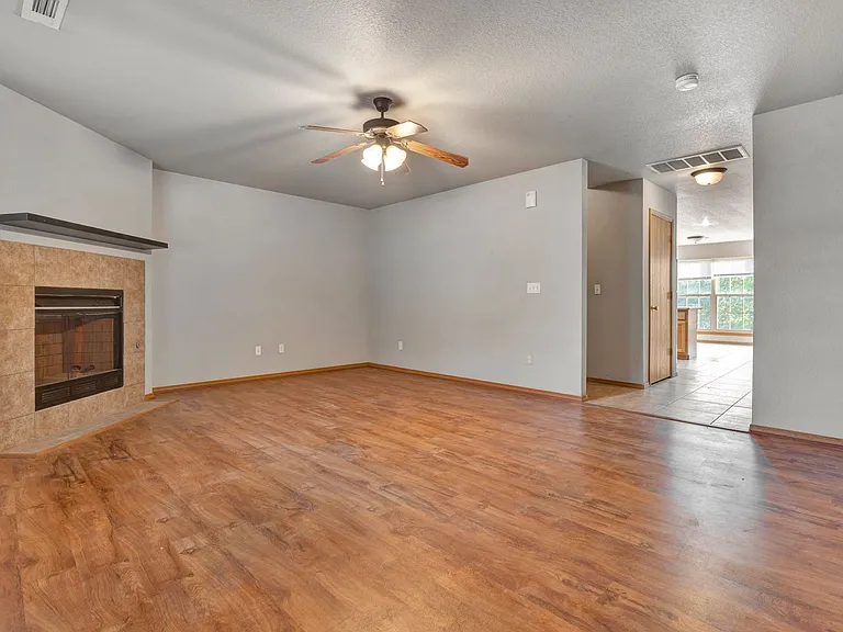 2939 W Scottswood Pl — Photo 5