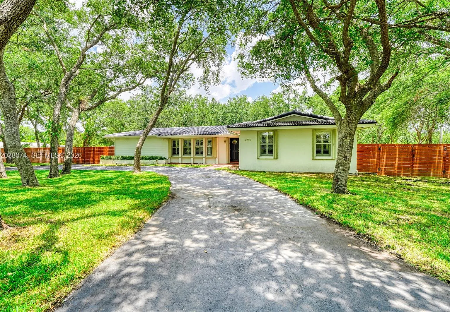 Suniland Estates — Photo 1
