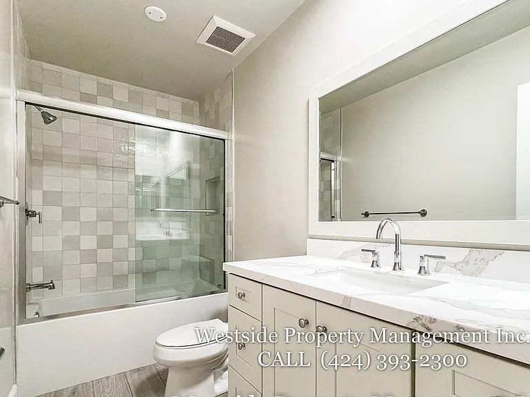 942 7th St #5 — Photo 9