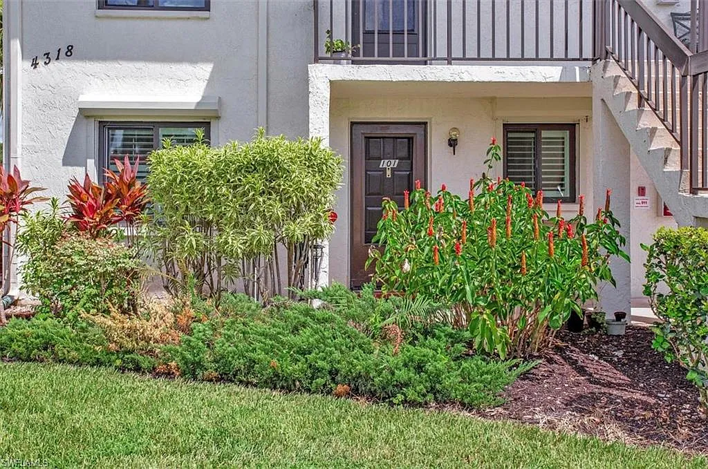 2 bed, 2.0 bath, 800 sqft, $1,600 — Photo 2