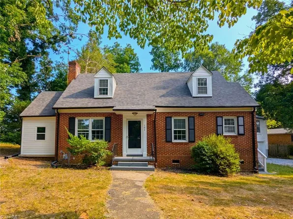 101 Mendenhall Rd #A, Jamestown, NC 27282