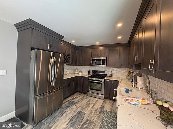 3rd image of 118 Darien Rd