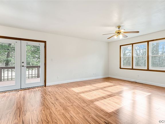 4th image of 440 S Lakeshore Dr