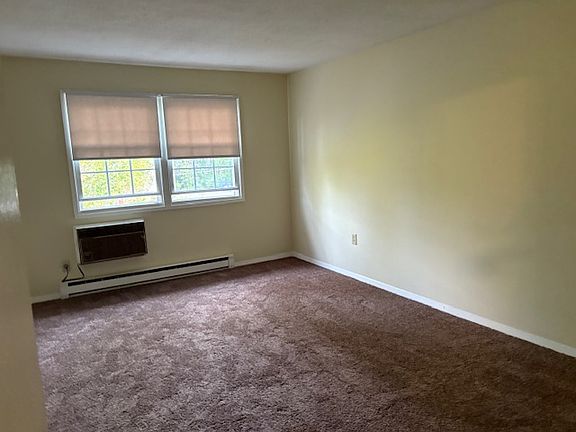 5th image of 39 Dinan Dr APT 11