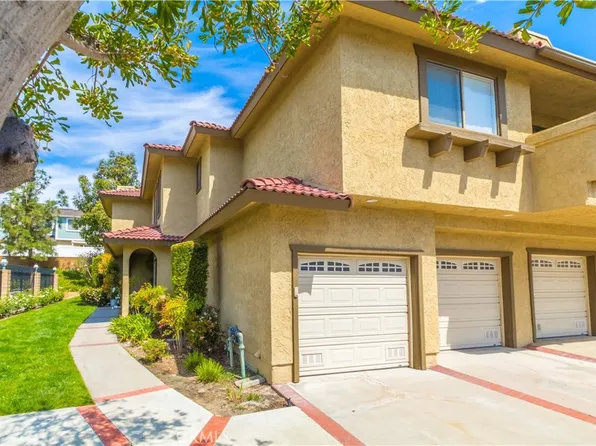 25261 Tanoak Ln, Lake Forest, CA 92630