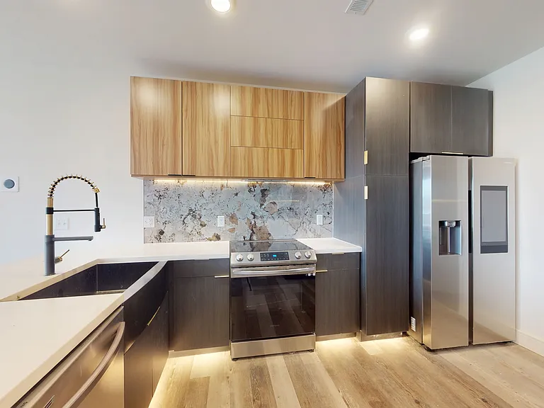 911 Park Ave #250 — Photo 2