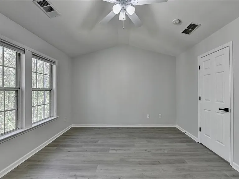 3977 Howell Park Rd — Photo 18