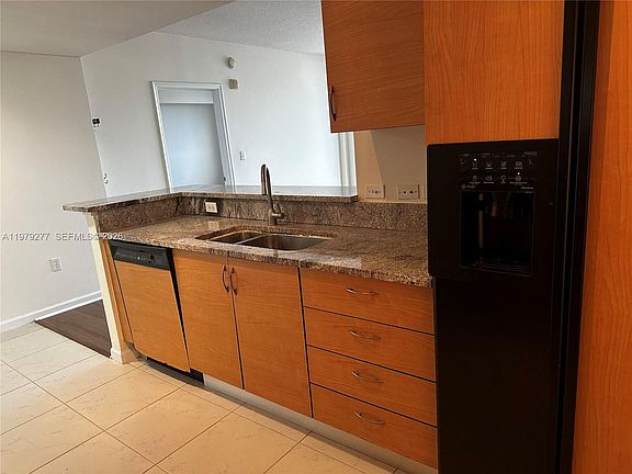 2nd image of 18800 NE 29th Ave APT 914