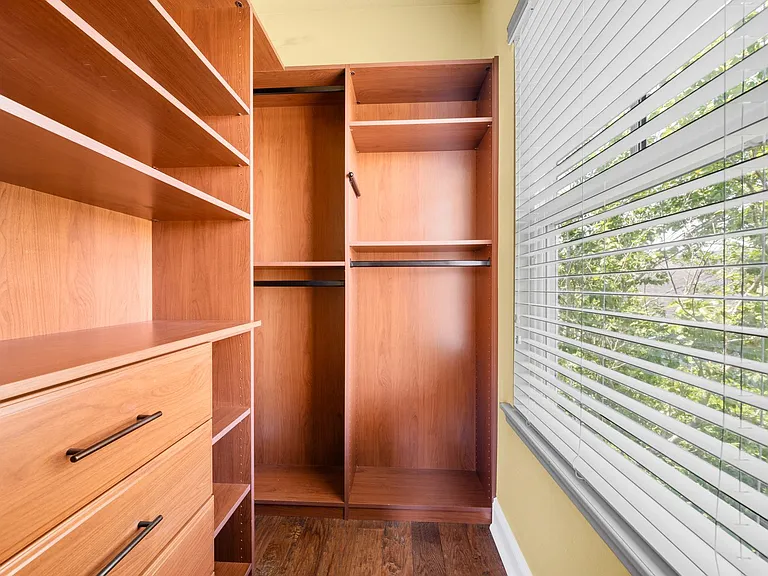 8393 Laureate Blvd — Photo 15