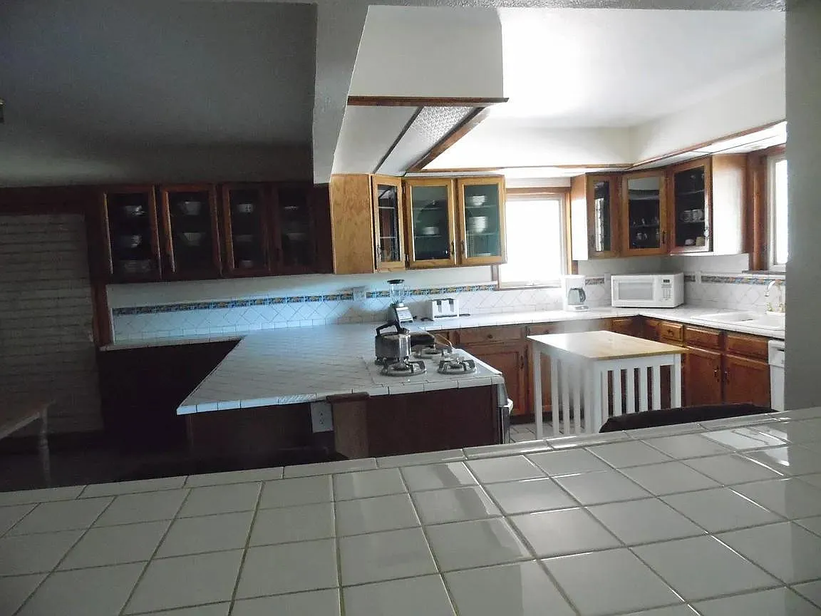 2 bed, 2.0 bath, 1800 sqft, $2,250 — Photo 3