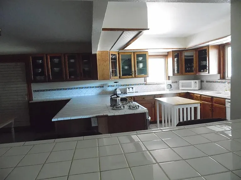 605 N Spur Cir #B — Photo 3