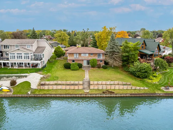 164 Cannes Cir, Brooklyn, MI 49230