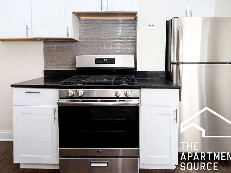 3812 N Greenview Ave #2 — Photo 3
