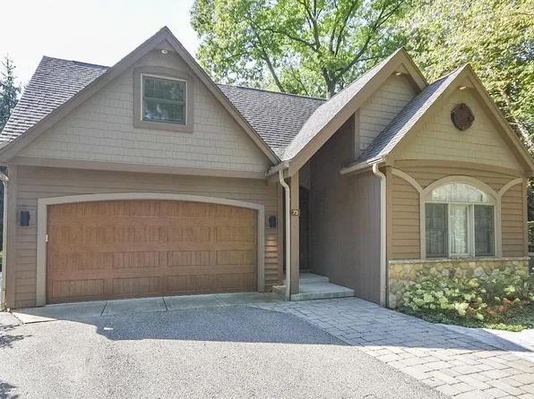 73 Saint Andrews TRAIL, Fontana, WI 53125