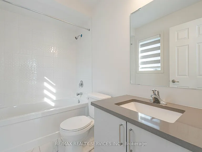 7 Sandhill Cres N — Photo 31