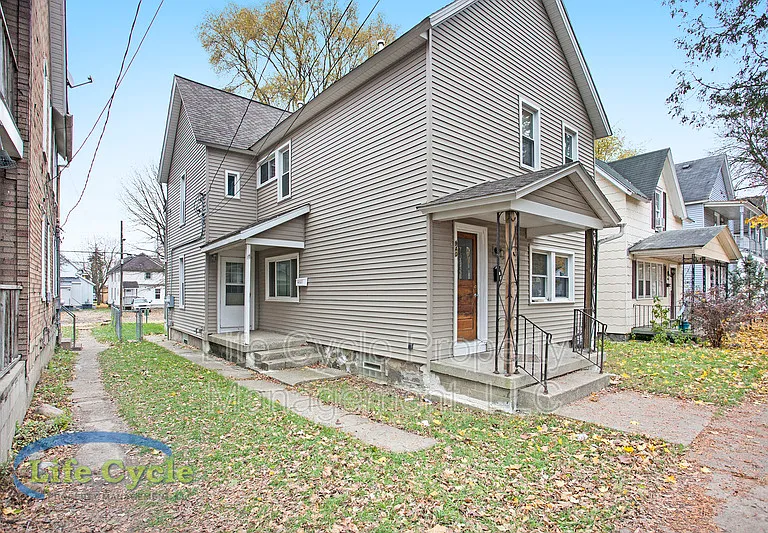 940 McReynolds Ave NW #1 — Photo 1