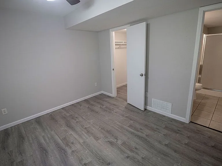1405 Greensboro Dr — Photo 12