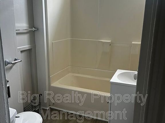 4th image of 529 King St APT 2