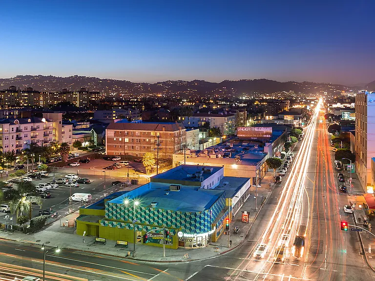 Wilshire La Brea — Photo 41
