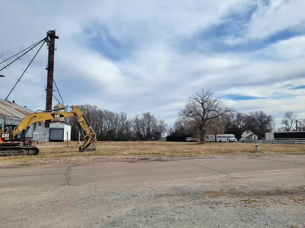 5 S Walnut St, Saronville, NE 68975