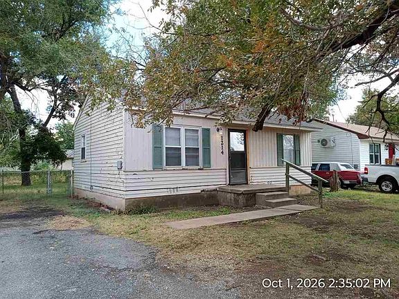 3rd image of 1214 SW 25th Pl