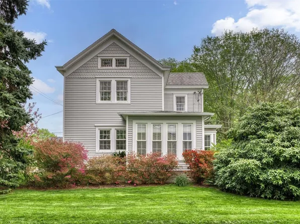 355 9th Street, Greenport, NY 11944