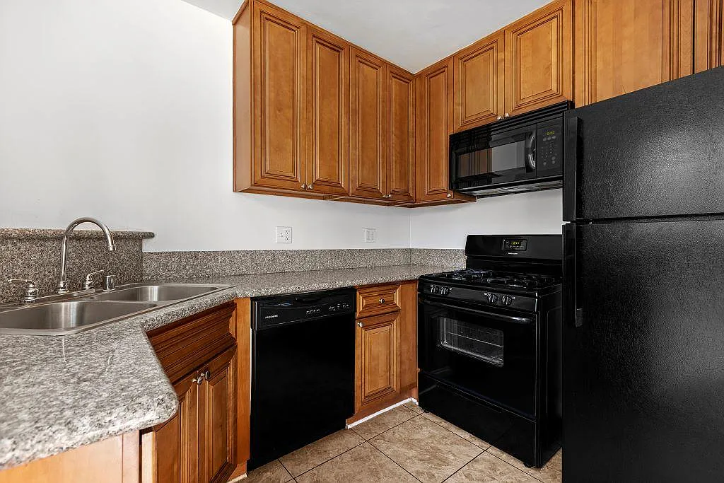 Gloria Homes Apartments — Photo 2
