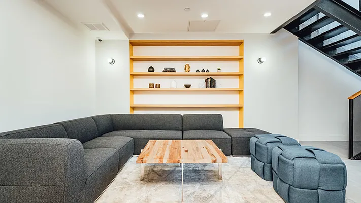 Rented by Nooklyn NYC LLC | media 32