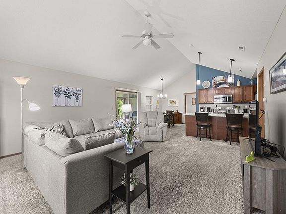3rd image of 2484 Meadow Glen Ln