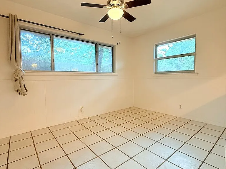 612 Hillview Dr — Photo 6