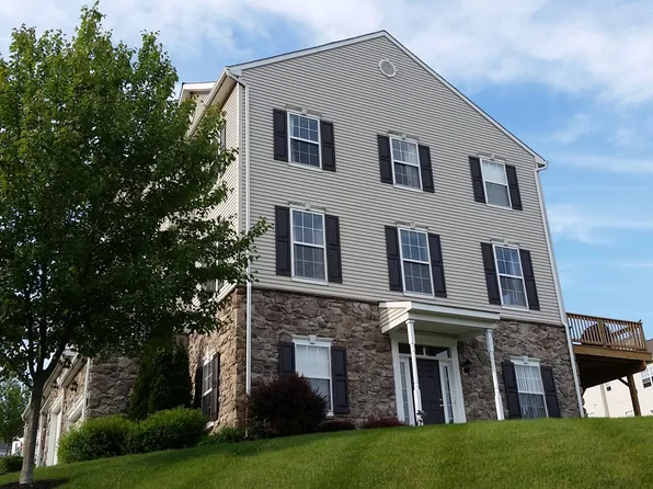 2121 Maple Crest Blvd, York, PA 17406