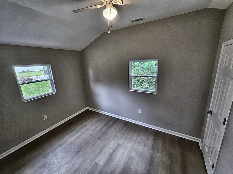 536 Leonard Rd — Photo 6